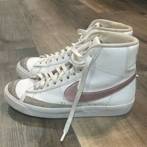 Women’s Size 6 Nike Blazers w/Pink Metallic Nike Check $35 **Free Shipping!!**